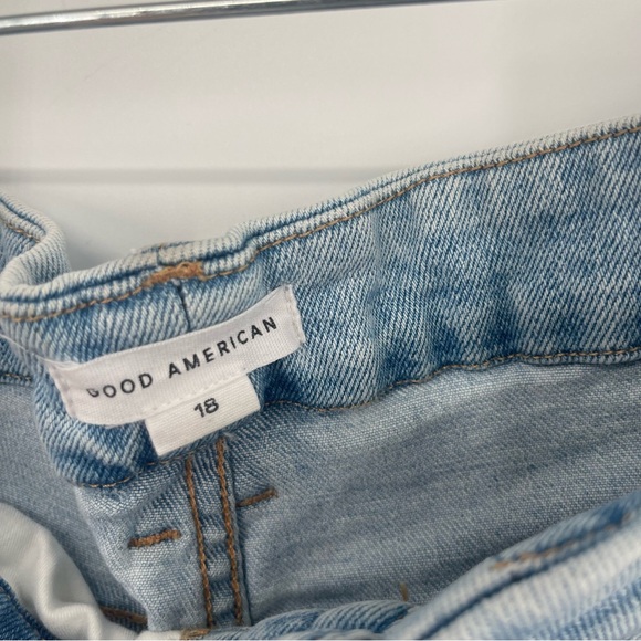 GOOD AMERICAN GOOD CURVE STRAIGHT DISTRESSED HIGH RISE JEANS - Picture 9 of 13